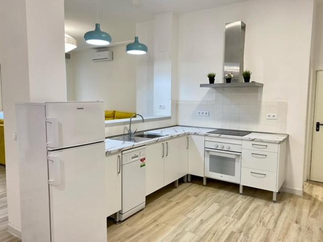 Flamenca Triana - Apartamento Wifi Con 2 Dormitorios 2 Sofas Camas 2 Banos Seville Luaran gambar